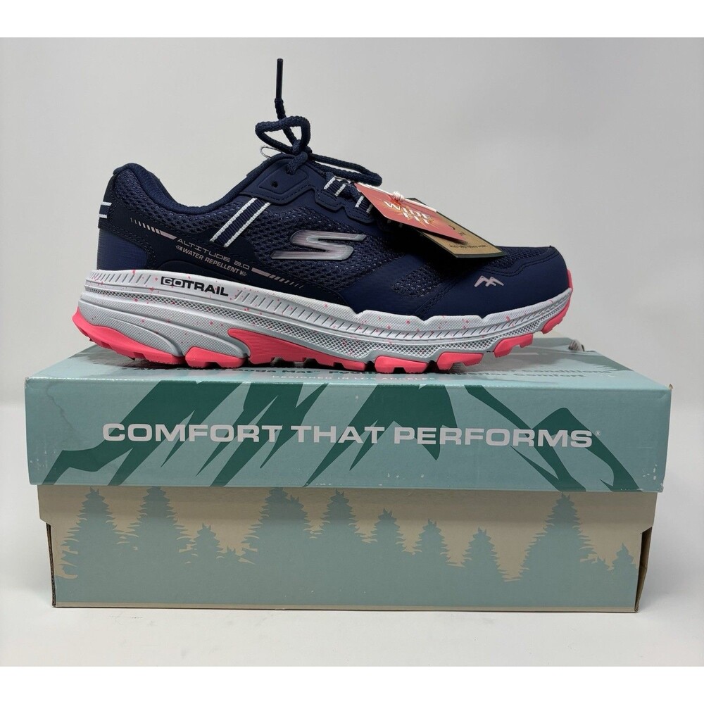 NIB Skechers Women's Size 8 Wide Fit Water Repellent Go Run Trail Altitude 2.0